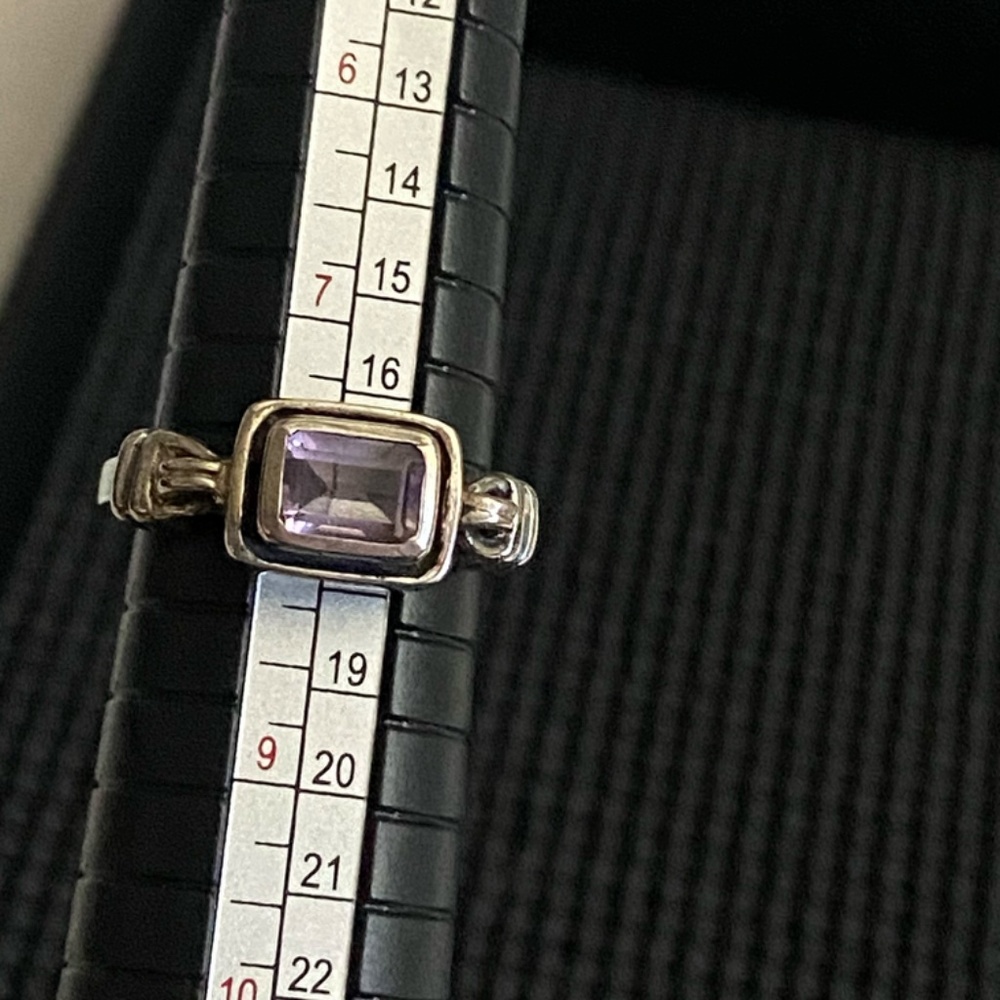 Silpada sterling silver ring with light purple stone in center Size 8